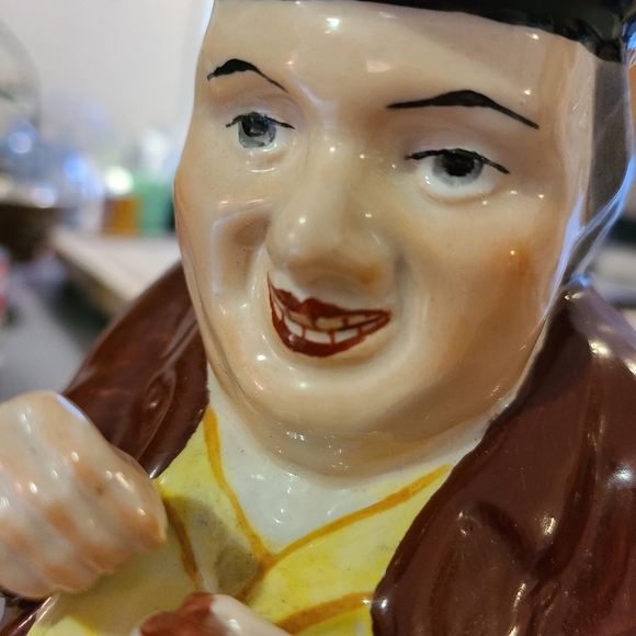 Toby Jug English Ceramic Staffordshire Snuff Taker Size 9.5" tall x 6" wide - Picture 10 of 10